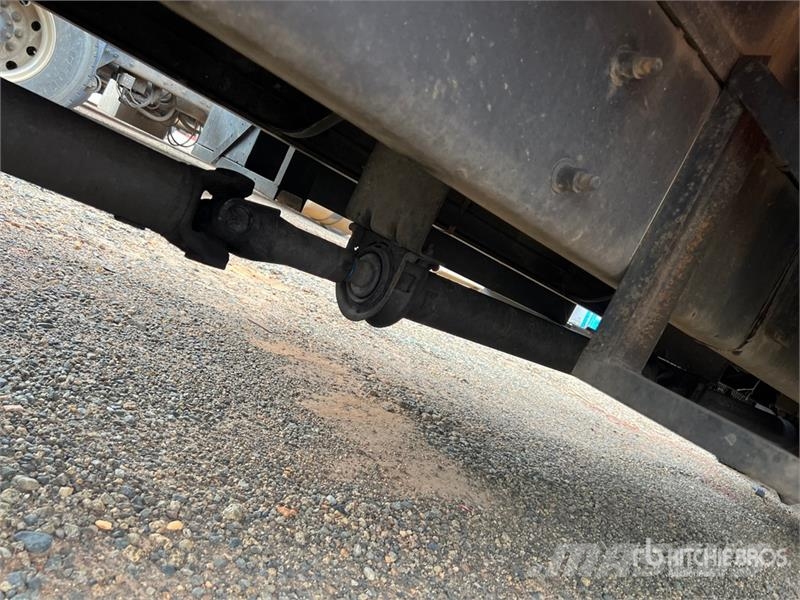 International 4300 4x2 Crew Cab Flatbed Truck Tovornjaki s kesonom/platojem