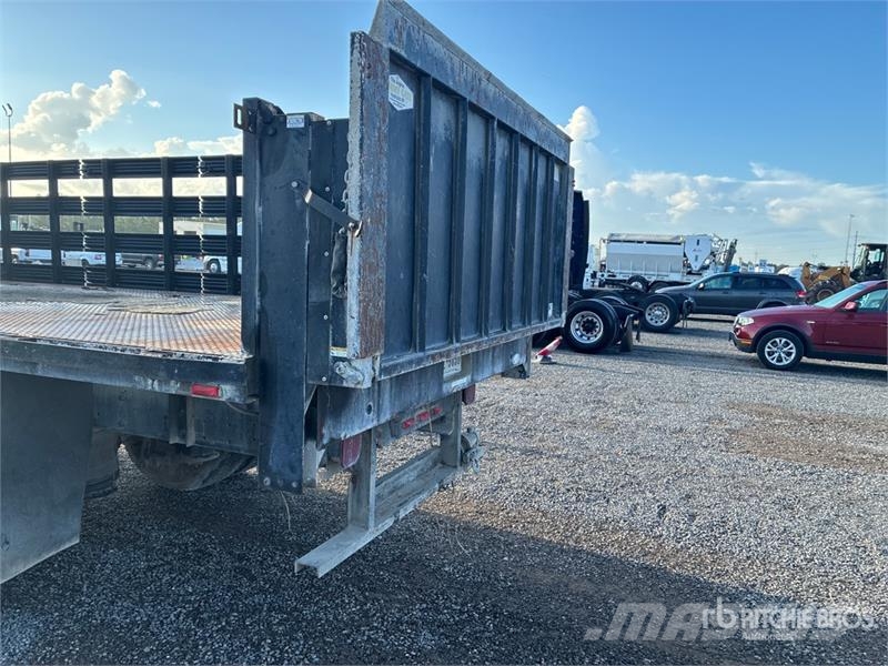 International 4300 4x2 Flatbed Truck Plošinové nákladné automobily/nákladné automobily so sklápacími bočnicami