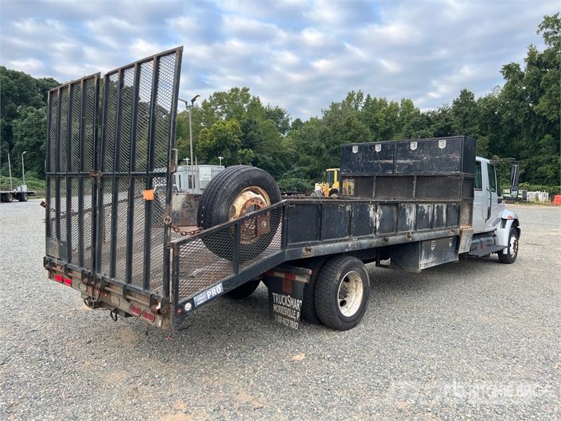 International 4300 4x2 Crew Cab Flatbed Truck Tovornjaki s kesonom/platojem