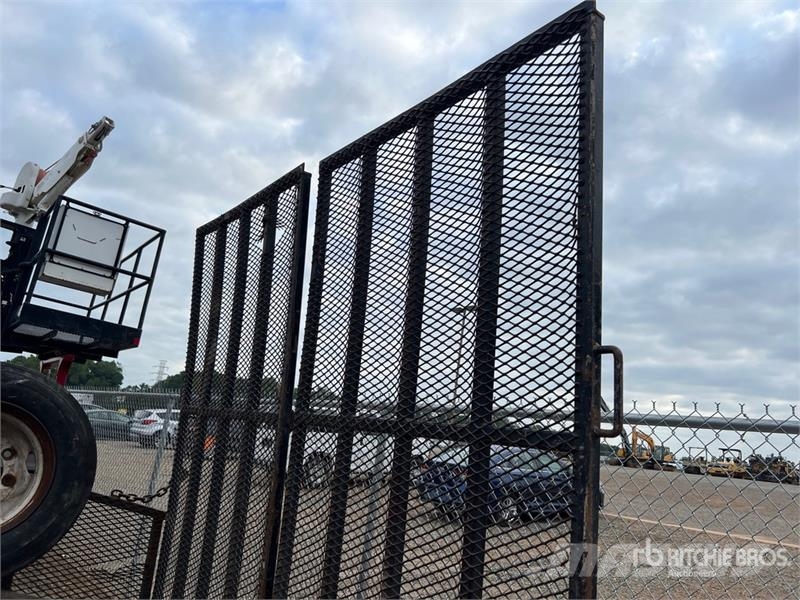International 4300 4x2 Crew Cab Flatbed Truck Tovornjaki s kesonom/platojem