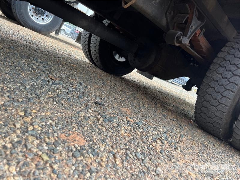 International 4300 4x2 Crew Cab Flatbed Truck Tovornjaki s kesonom/platojem