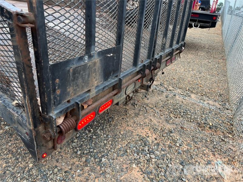 International 4300 4x2 Crew Cab Flatbed Truck Tovornjaki s kesonom/platojem