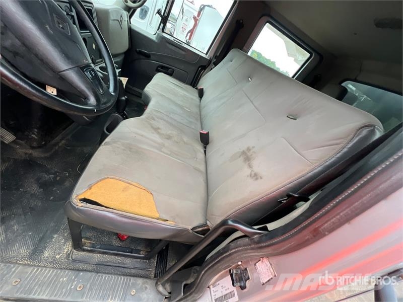 International 4300 4x2 Crew Cab Flatbed Truck Tovornjaki s kesonom/platojem