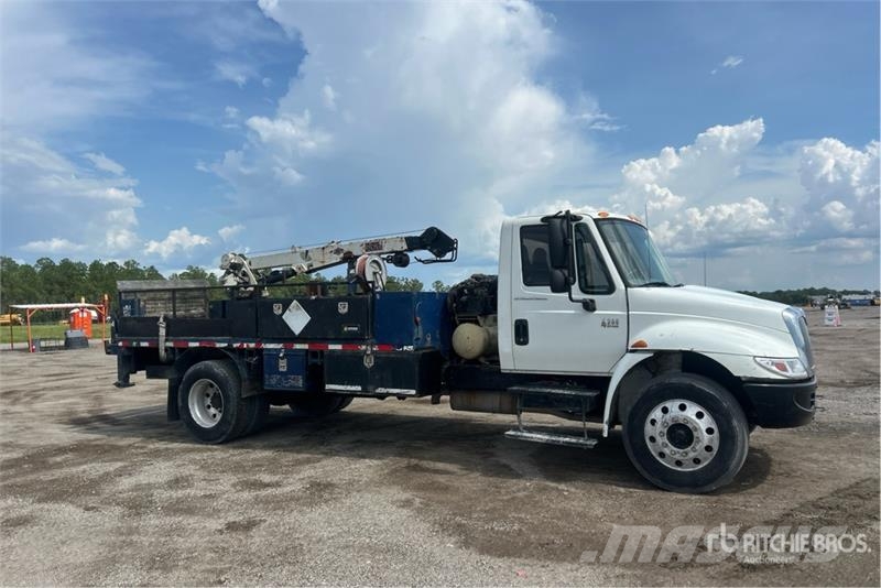 International 4300 4x2 Service Truck Общински/универсални превозни средства