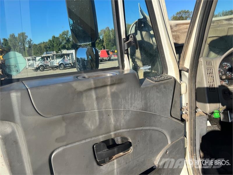 International 4300 Crew Cab Asphalt Support Service Truck Ostali kamioni