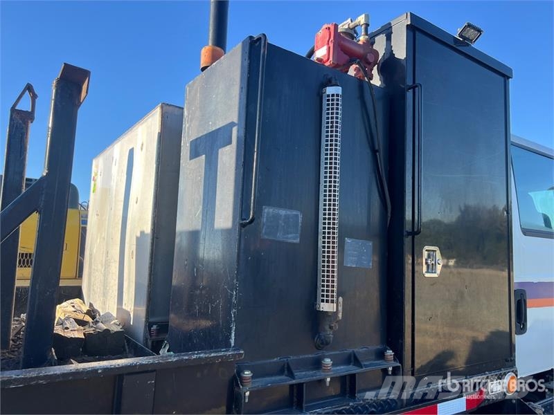International 4300 Crew Cab Asphalt Support Service Truck Ostali kamioni