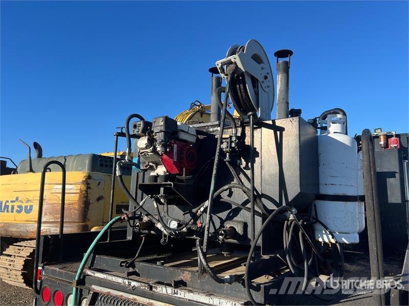 International 4300 Crew Cab Asphalt Support Service Truck Ostali kamioni