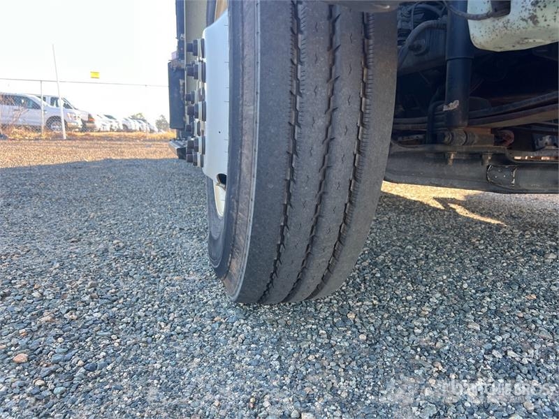 International 4300 Crew Cab Asphalt Support Service Truck Ostali kamioni