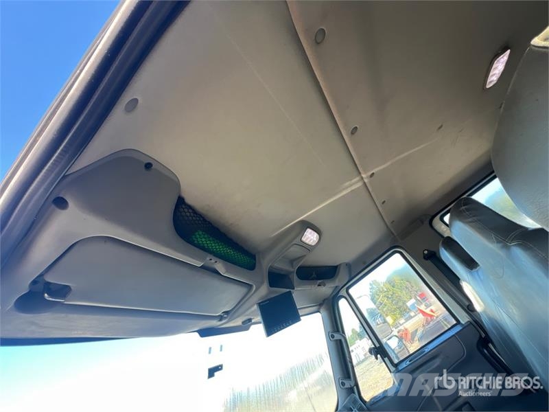 International 4300 Crew Cab Asphalt Support Service Truck Ostali kamioni