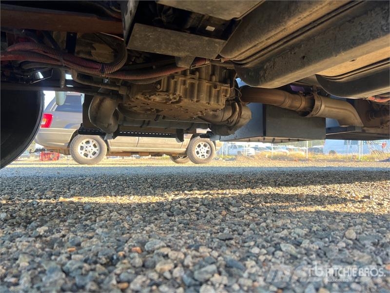International 4300 Crew Cab Asphalt Support Service Truck Ostali kamioni
