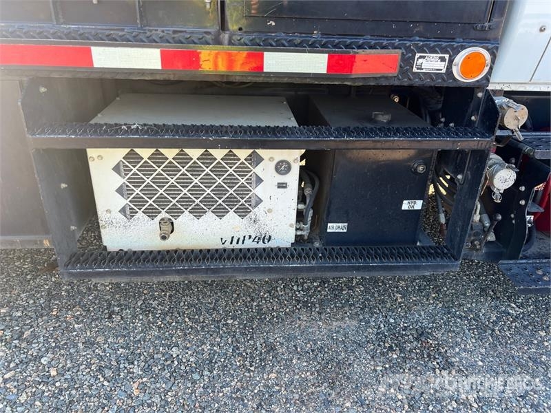 International 4300 Crew Cab Asphalt Support Service Truck Ostali kamioni