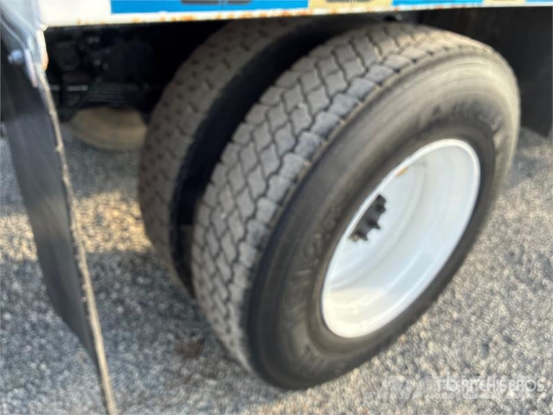 International 4300 SBA Tovornjaki za vodo