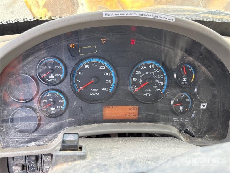 International 4300 SBA Auto-tanques