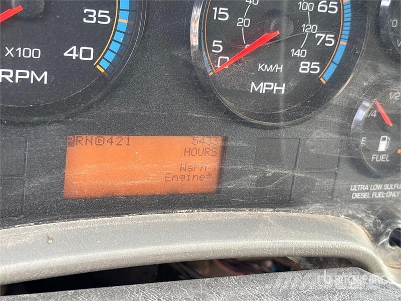 International 4300 SBA Auto-tanques