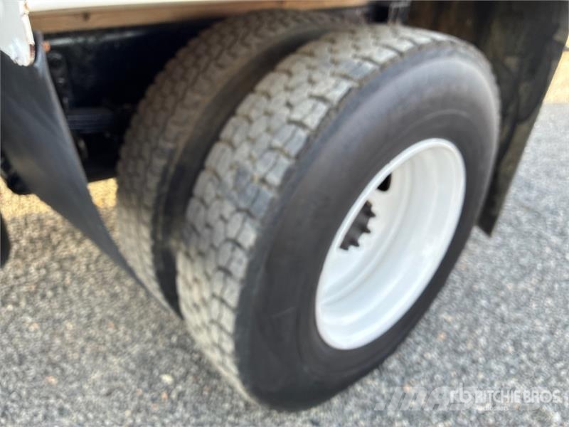 International 4300 SBA Tovornjaki za vodo