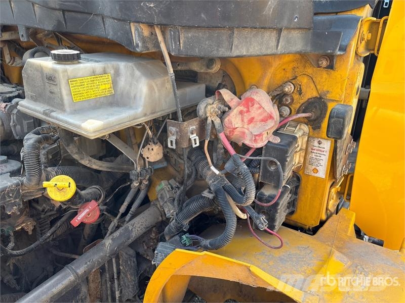International 4300 SBA Auto-tanques