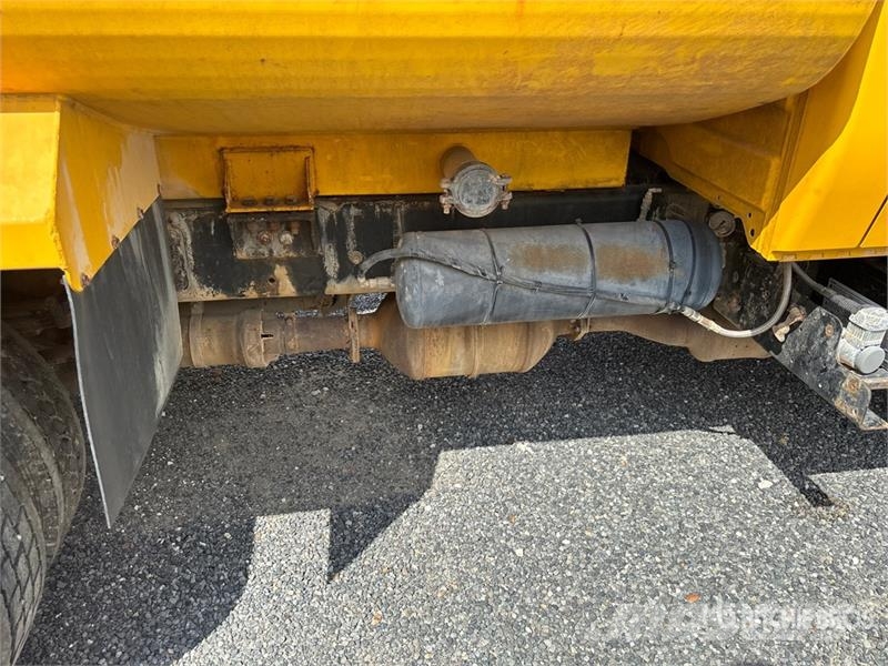 International 4300 SBA Auto-tanques