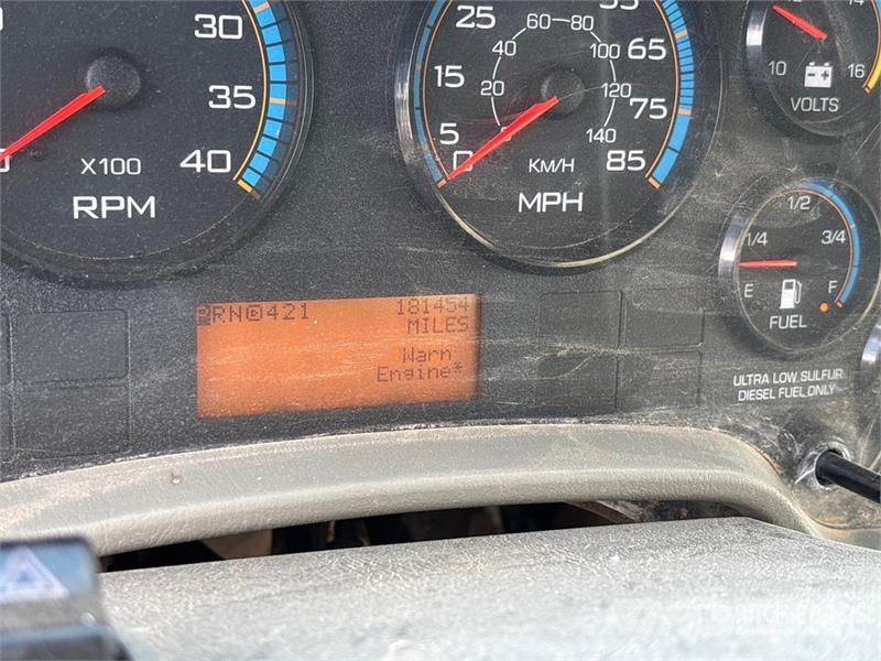 International 4300 SBA Auto-tanques