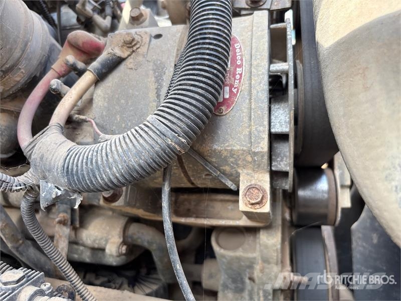 International 4300 SBA Auto-tanques