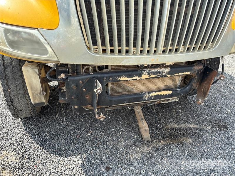 International 4300 SBA Auto-tanques