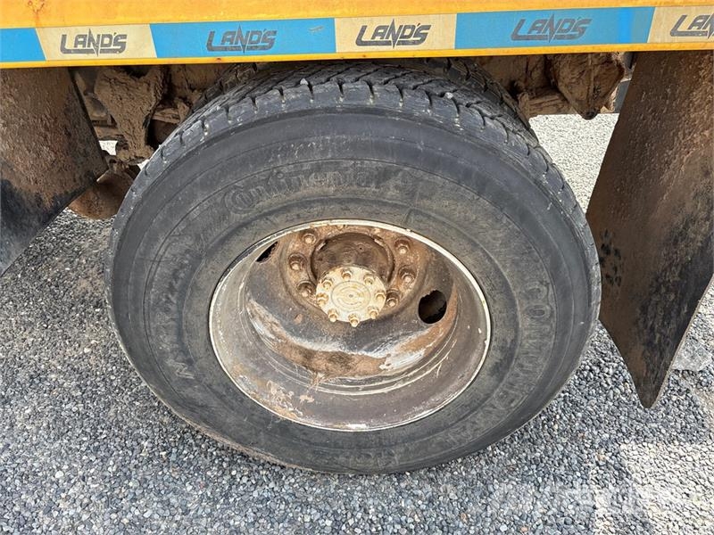 International 4300 SBA Auto-tanques