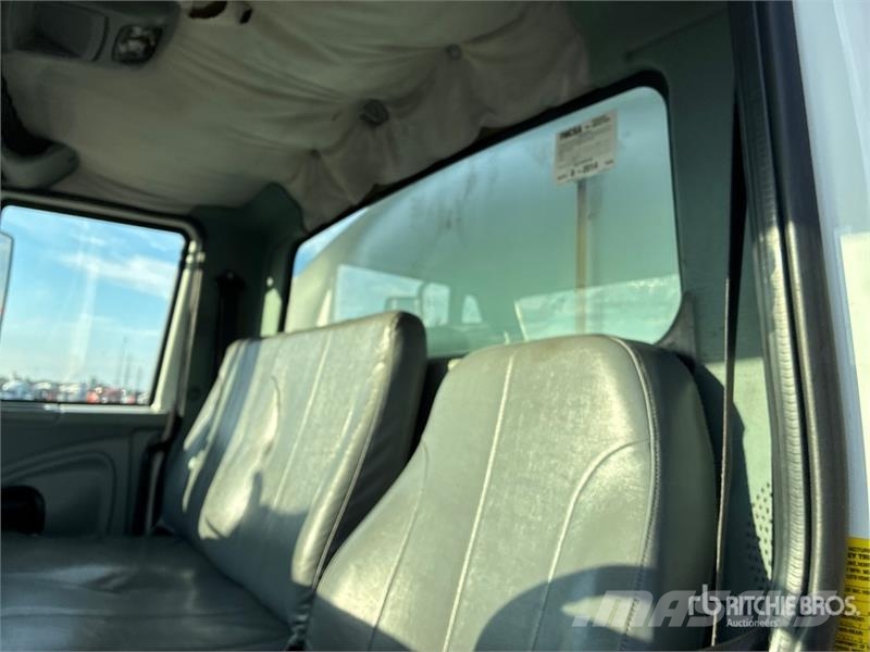 International 4300 SBA Tovornjaki za vodo