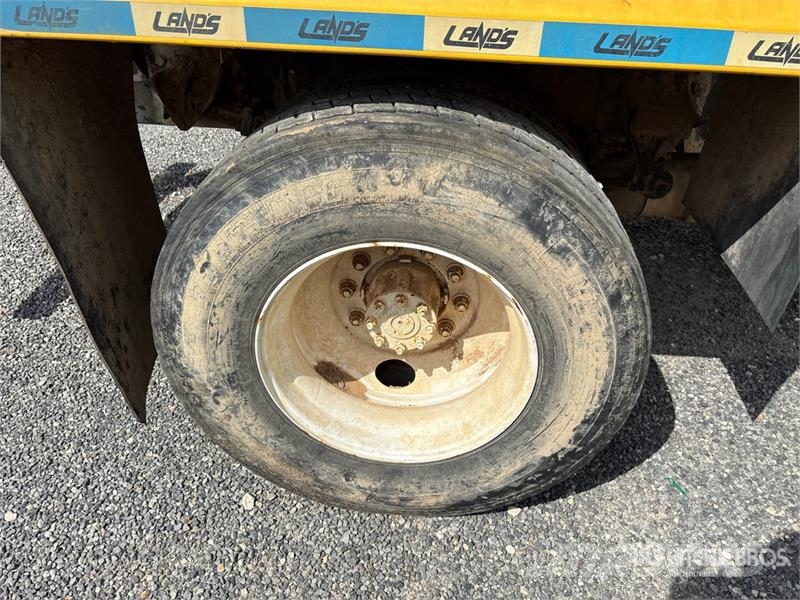 International 4300 SBA Auto-tanques