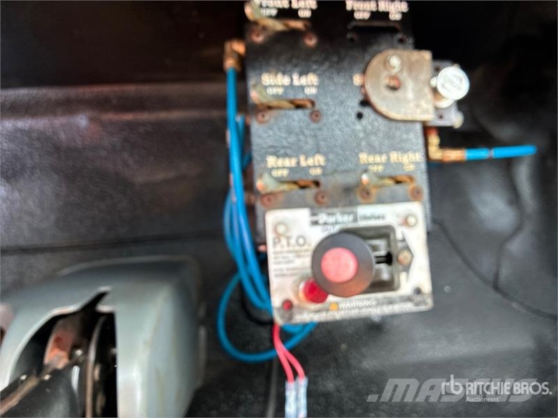 International 4300 SBA Tovornjaki za vodo