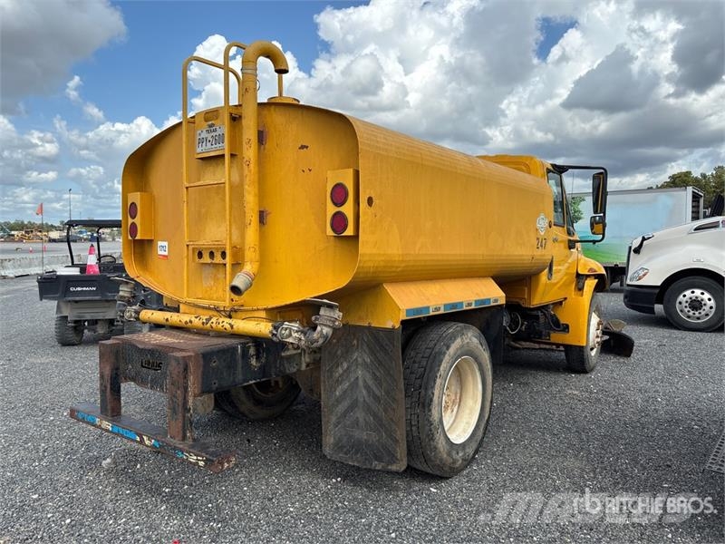 International 4300 SBA Auto-tanques