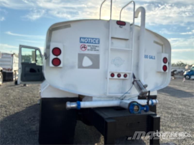 International 4300 SBA Tovornjaki za vodo
