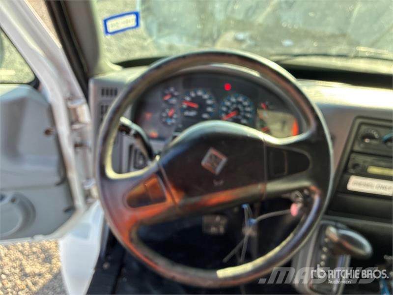 International 4300 SBA Tovornjaki za vodo