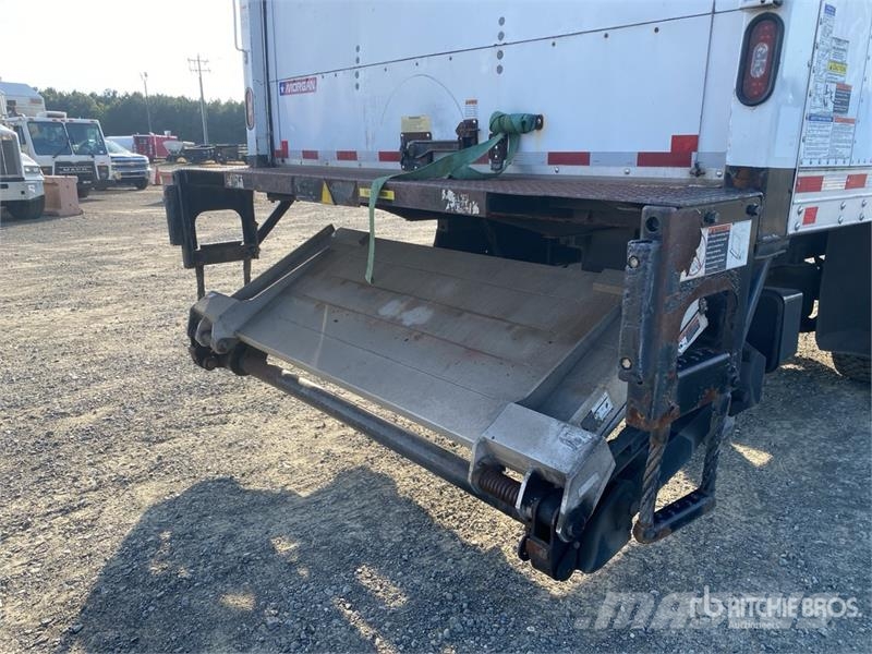 International 4300 SBA Camion cassonati
