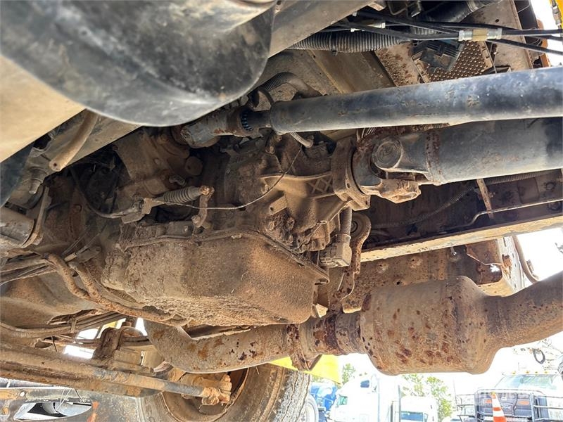 International 4300 SBA Auto-tanques