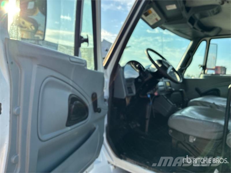 International 4300 SBA Tovornjaki za vodo