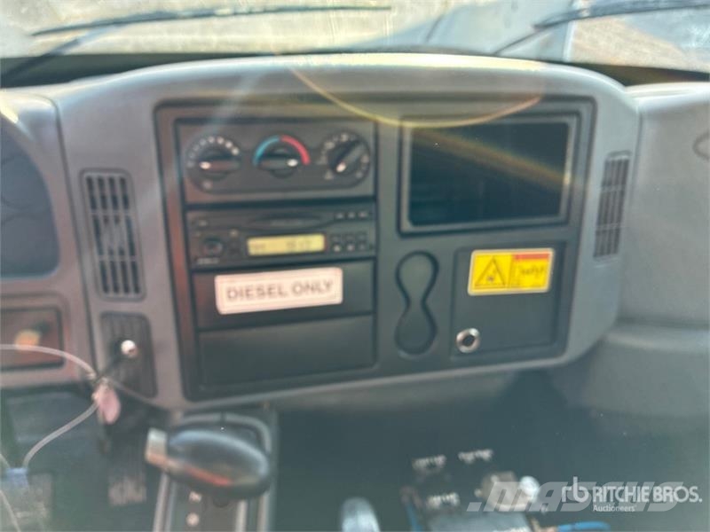 International 4300 SBA Tovornjaki za vodo