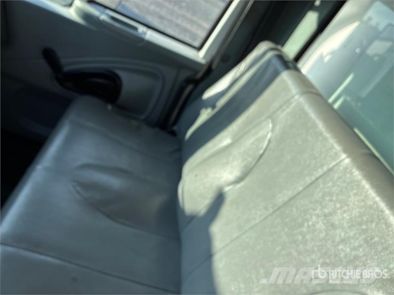 International 4300 SBA Tovornjaki za vodo