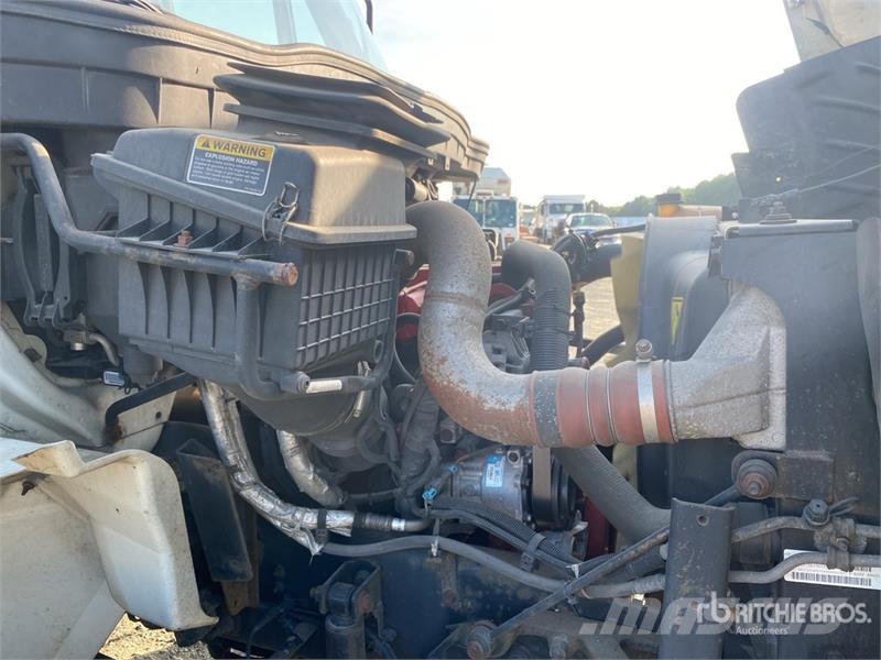 International 4300 SBA Camion cassonati