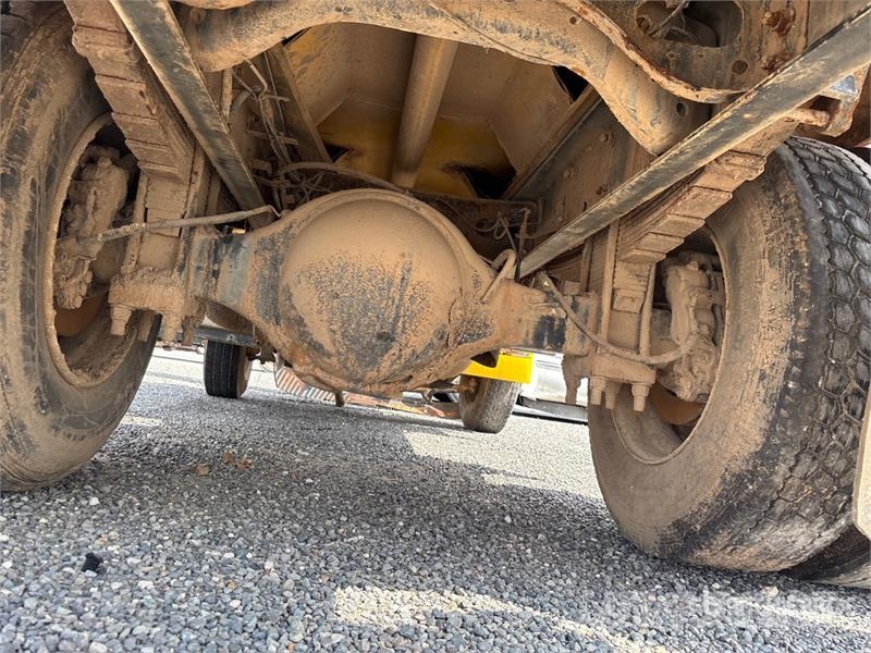 International 4300 SBA Auto-tanques