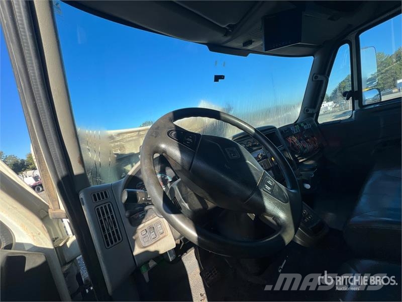 International 4300 Tack Truck Άλλα Φορτηγά