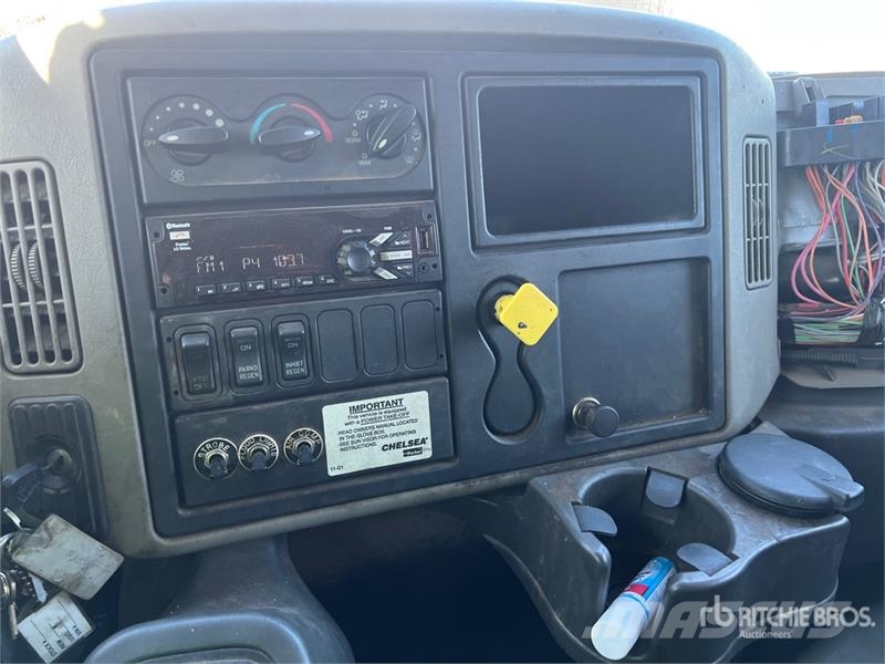 International 4300 Tack Truck Άλλα Φορτηγά