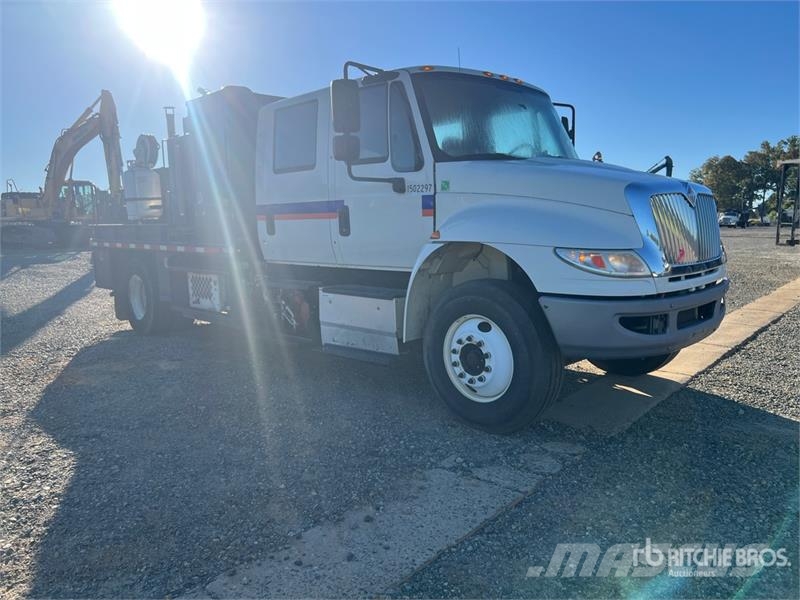 International 4300 Tack Truck Άλλα Φορτηγά