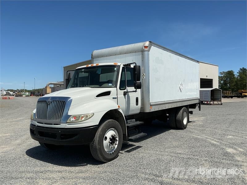 International 4400 Furgons