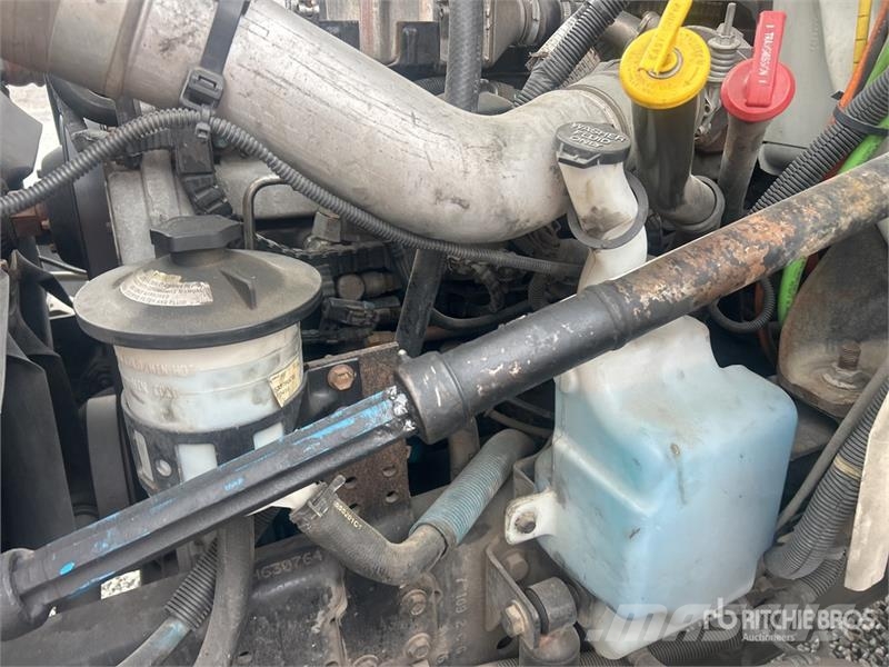 International 4400 Furgons
