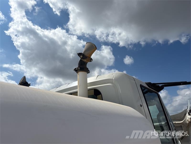 International 4400 Water tankers