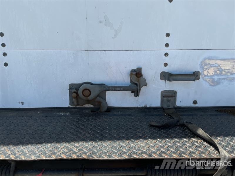 International 4400 Furgons