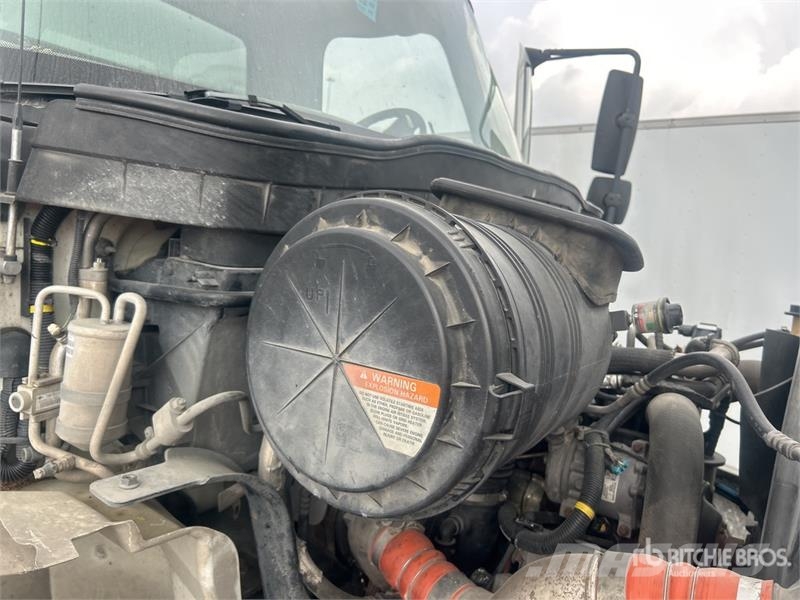 International 4400 Furgons