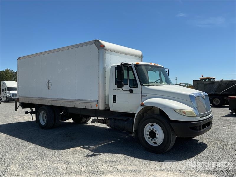 International 4400 Furgons