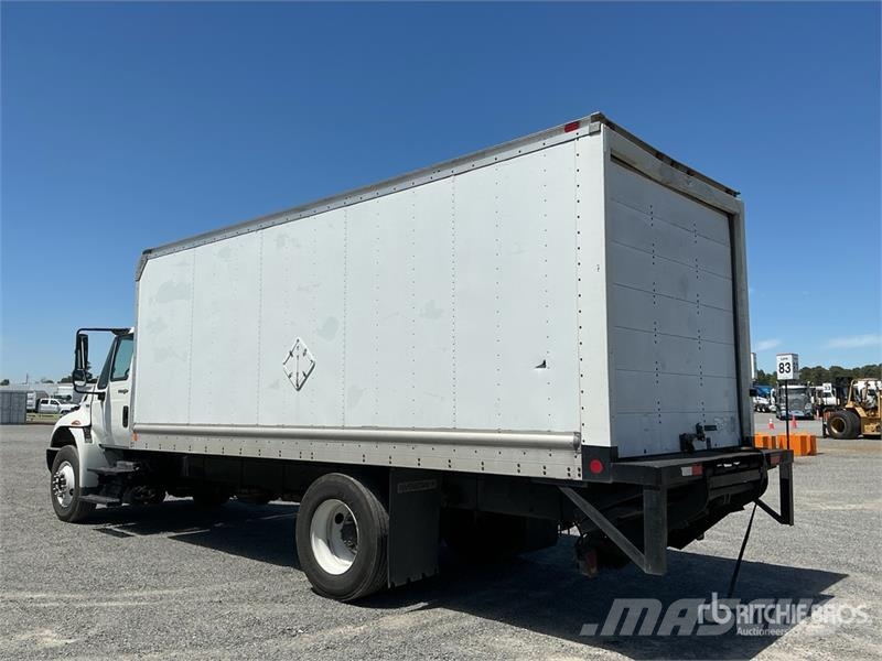 International 4400 Furgons