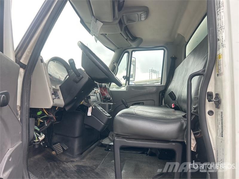 International 4400 Furgons