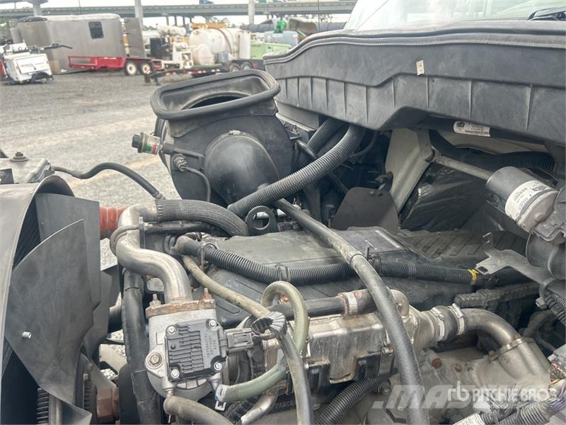 International 4400 Furgons